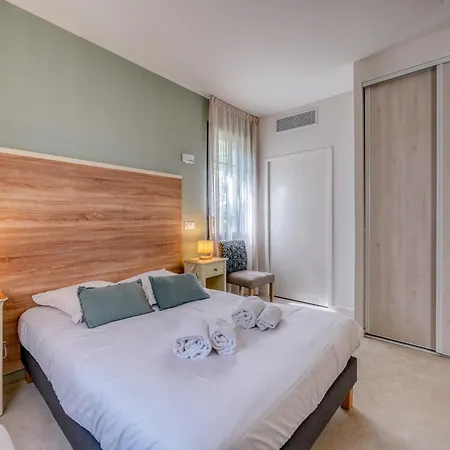 Climatise Hemerac - Centre Apartment